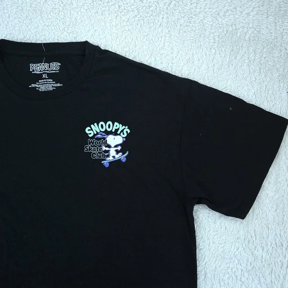 Peanuts🥜 "Snoopy's World🌎 Skate🛹 Club" Graphic Tee👕 - NWOT - Picture 4 of 14